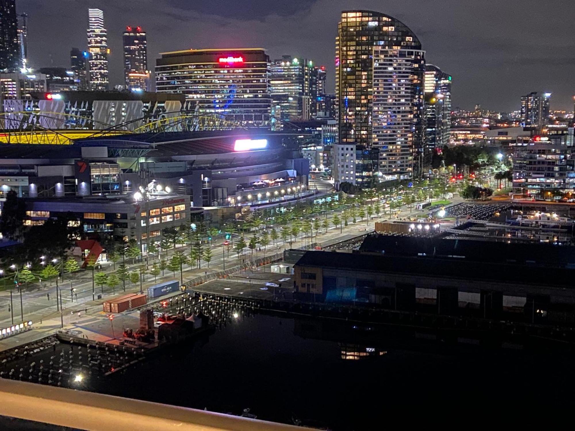 Akom At Docklands Melbourne Exterior photo